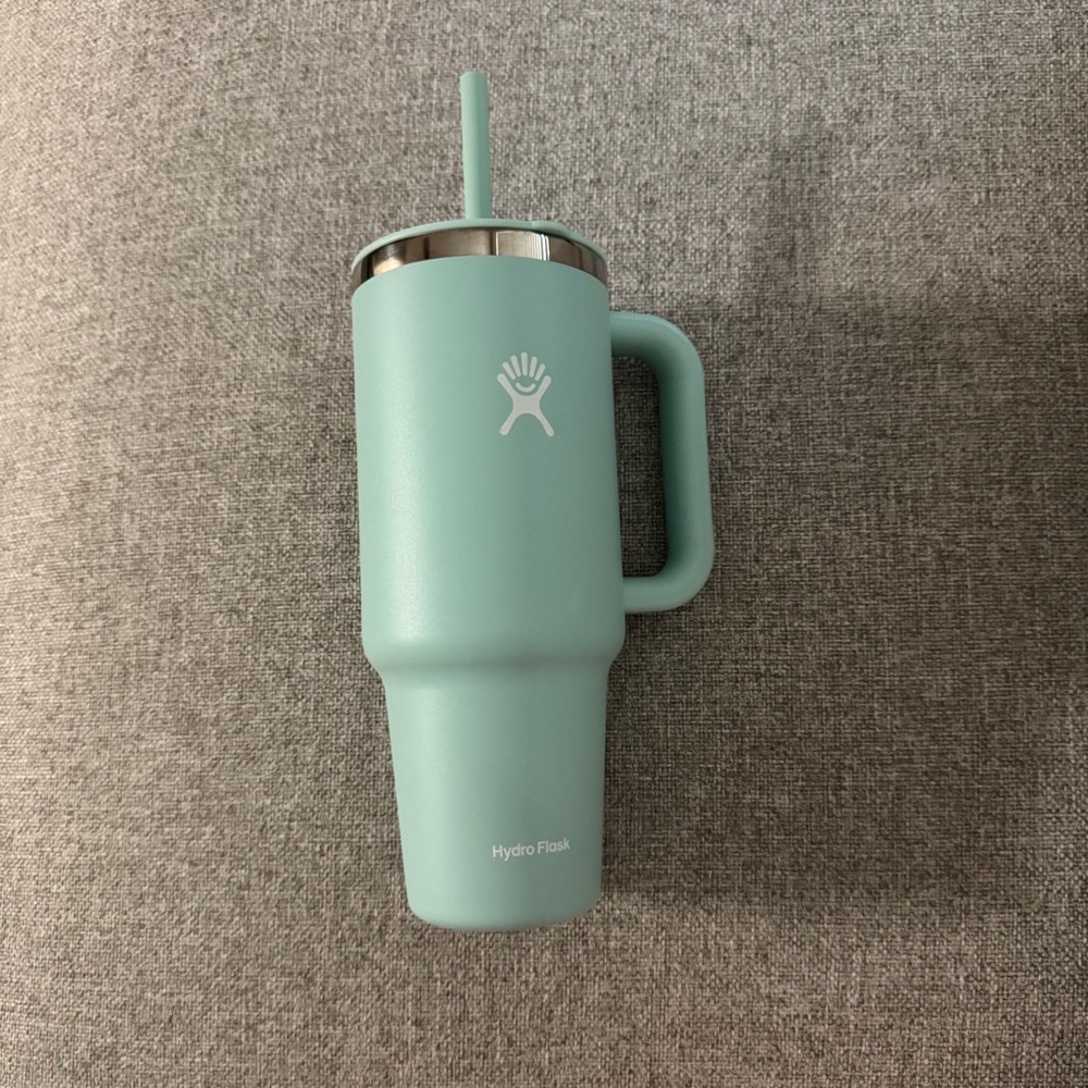 New without Tags Hydro Flask Mint Green Tumbler with Straw 40 oz